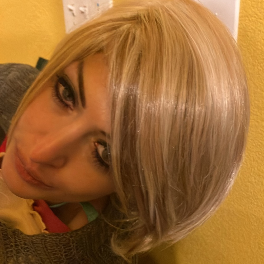 Mix blonde short “out of bed” style wig with long bangs